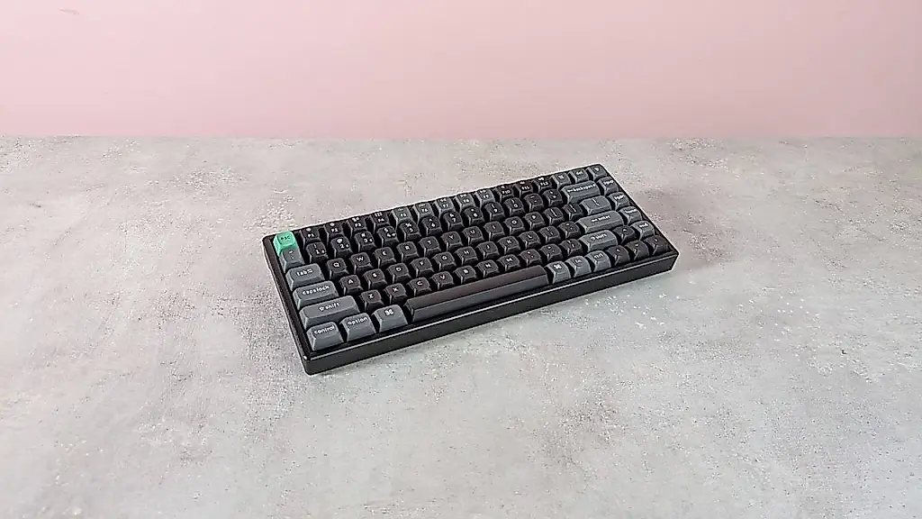 Un teclado gaming barato sorprende por sus especificaciones, pero tiene una pega