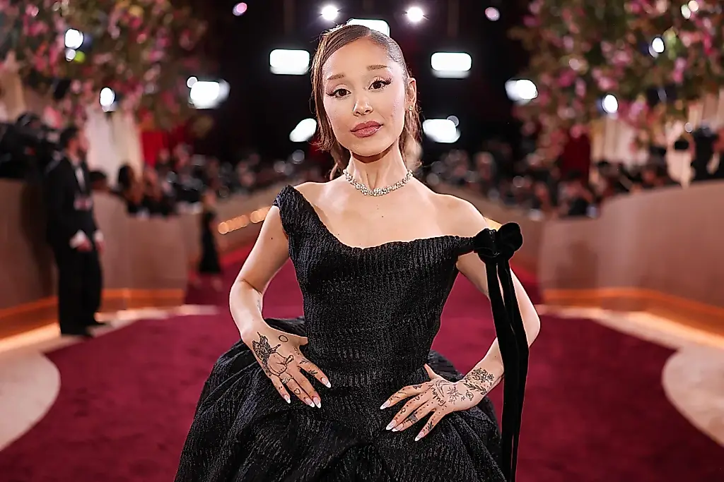 Ariana Grande demanda a los hackers que filtraron sus canciones y vídeos