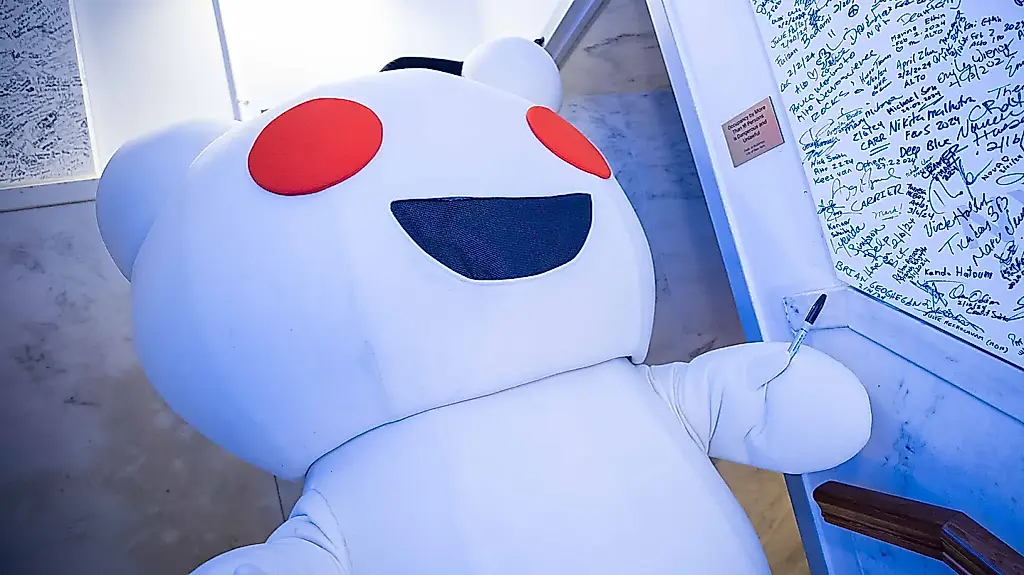 El director ejecutivo de Reddit, irritado con la IA de Google