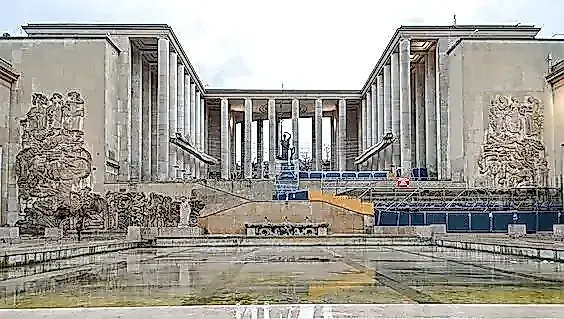 El Palais de Tokyo cierra y ocupa el espacio de unos artistas