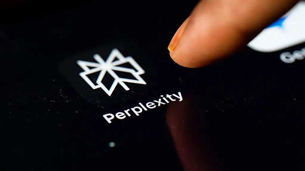 Perplexity se impone a Amazon y logra levantar el veto a su bot de compras con IA