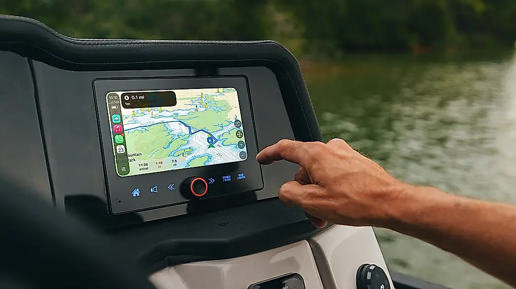 MasterCraft incorpora CarPlay y Android Auto a sus pontones