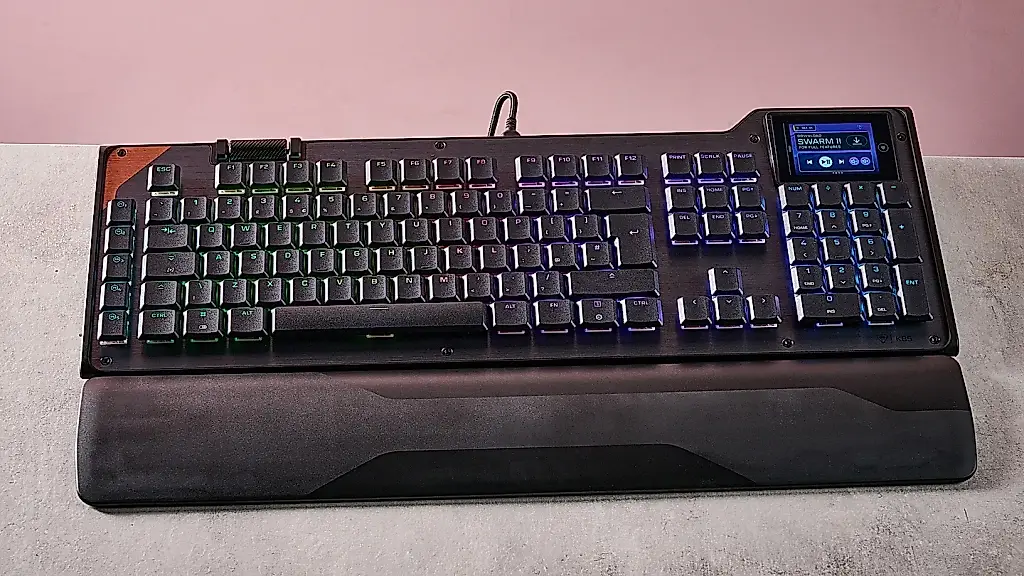 Turtle Beach KB5: teclado insignia con pantalla táctil y... un charco de plástico