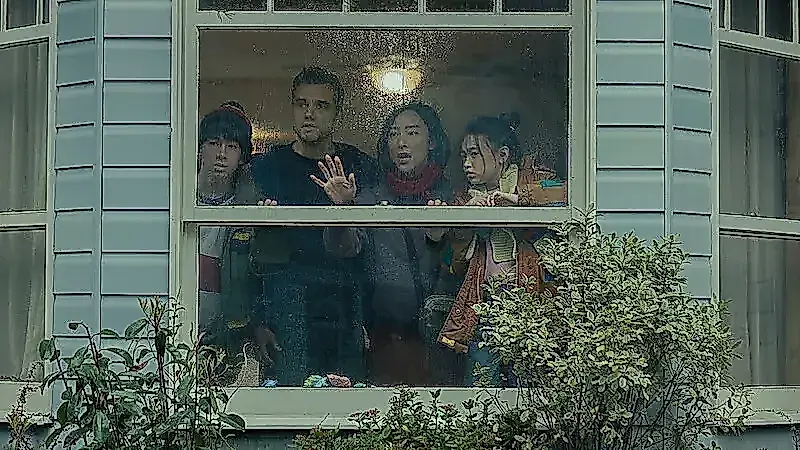 Crítica de «La última casa»: Netflix vuelve a sorprender con la estupidez de la lluvia