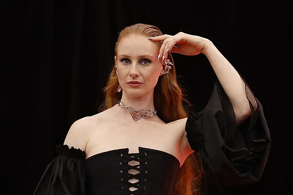 Vera Blue представила кавер Radiohead ‘Creep’ и объявила тур