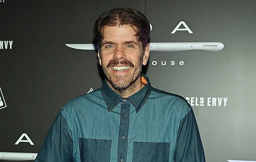 Perez Hilton — в больнице после стрима самоповреждения