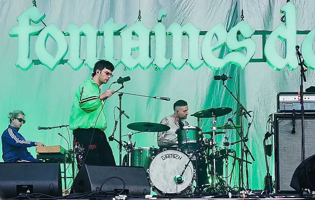 Fontaines D.C. presentan nuevas canciones en su primer gran concierto de 2026