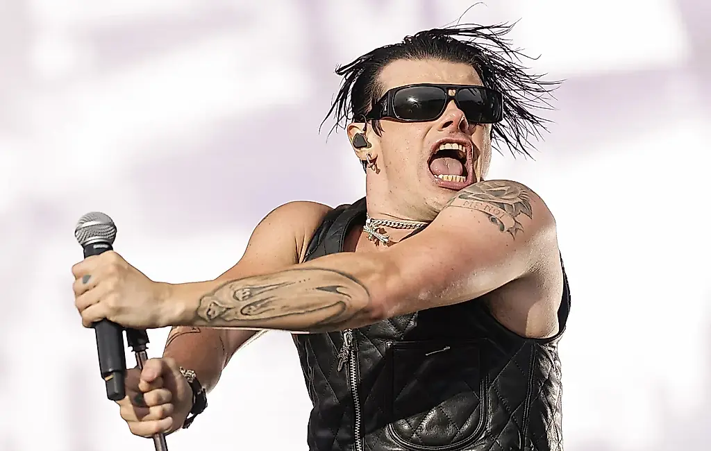 Yungblud monta un espectáculo insólito sobre el escenario
