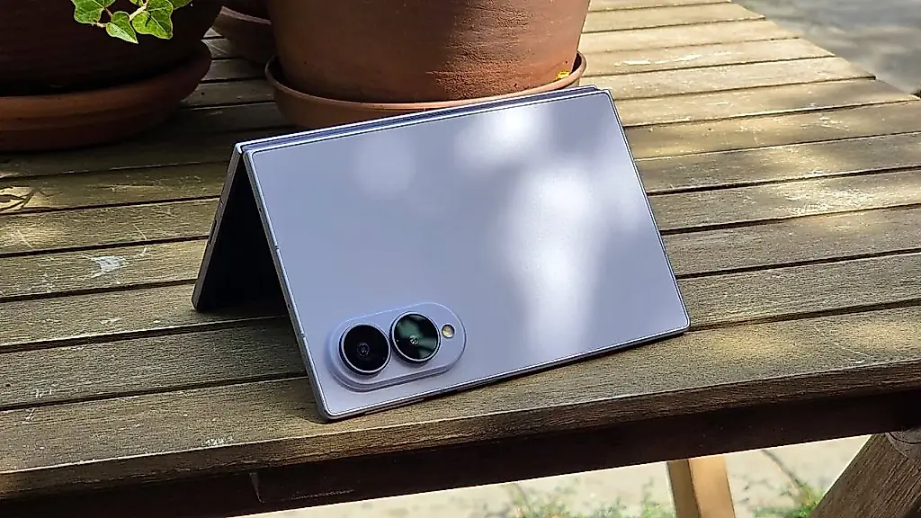 Владелец Galaxy Z Fold 8 дошел до крайностей ради ровного экрана