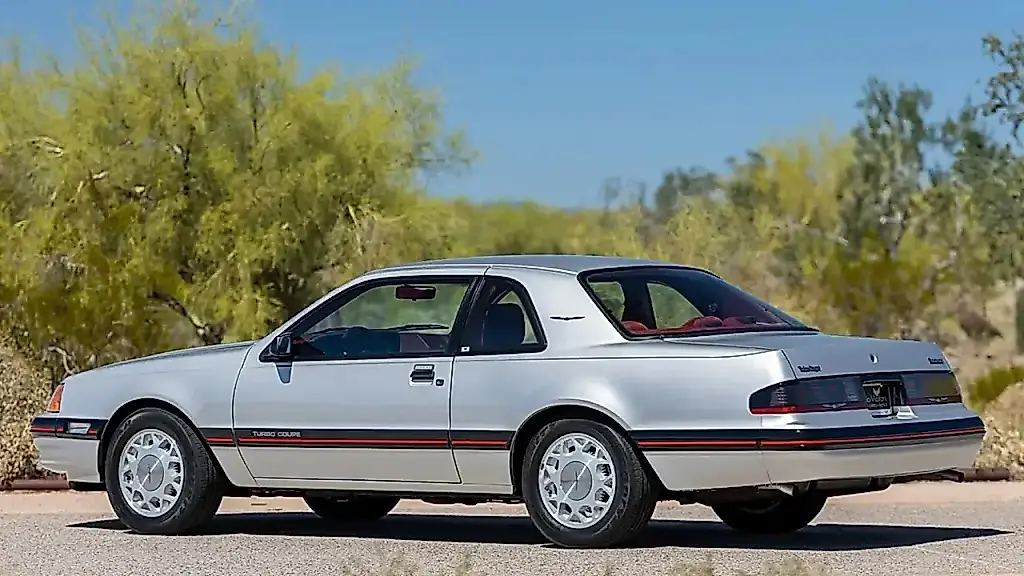 Ford Thunderbird Turbo Coupe 1987: coche del año y su legado