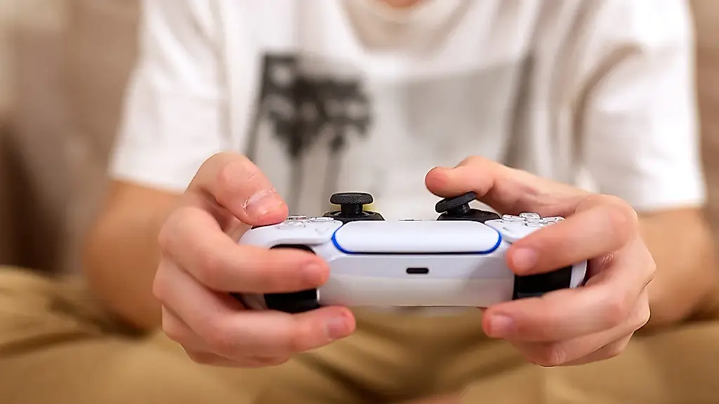 Cómo solucionar el drift de los sticks en los mandos de PS5 y Xbox