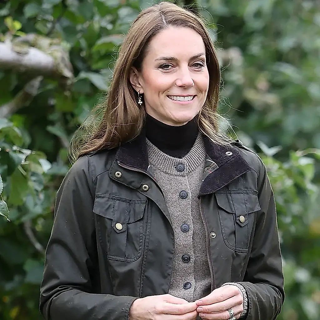 Una experta en moda explica cómo vestir el estilo campestre de la princesa Kate y la reina Isabel II este otoño