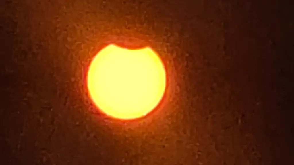 Eclipse solar con el iPhone 17 Pro Max: la magia de Halide y el fracaso de los ajustes automáticos