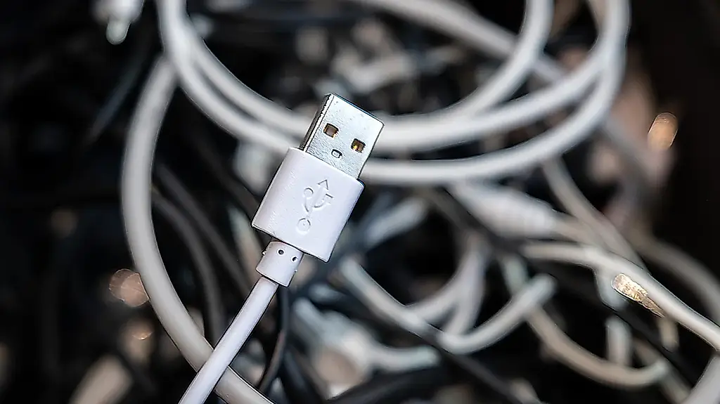 Мифы и знаки: зачем USB три зуба?