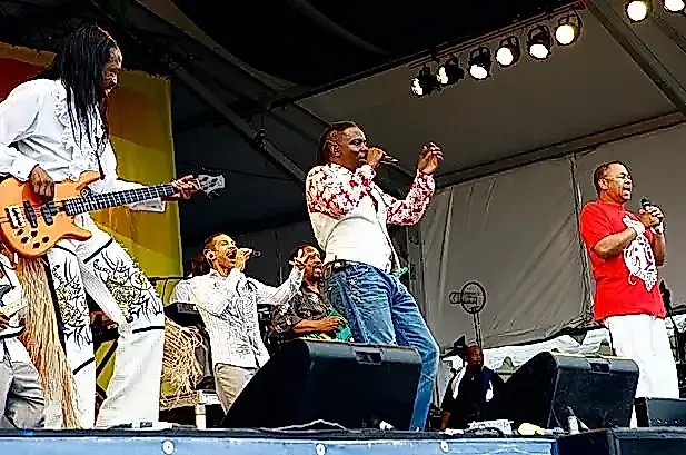 Ударник Earth, Wind & Fire Джон Парис введён в искусственную кому после приступа