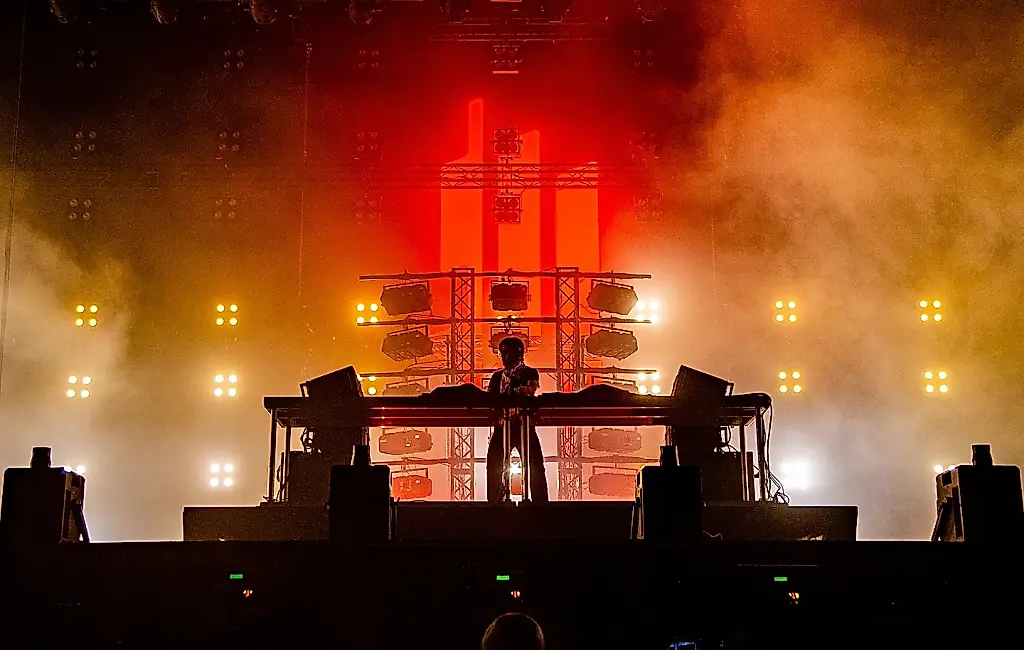 Skrillex и Jorja Smith закончили Sziget-2026 танцами