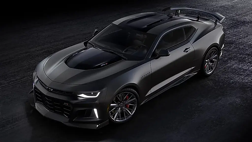 Se avecina el escándalo: ¿tendrán cuatro puertas el Mustang y el Camaro?