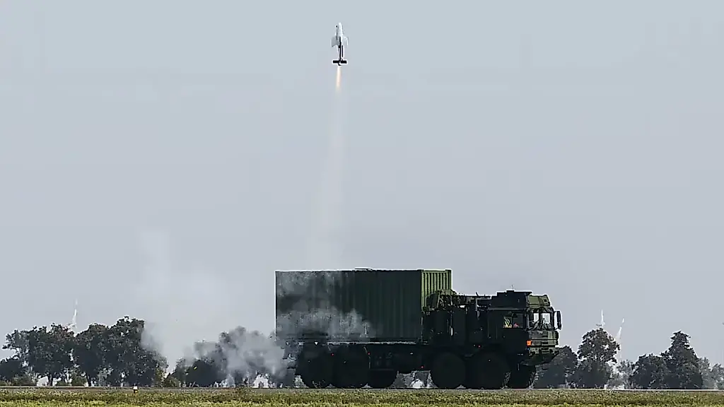Германский гигант Rheinmetall испытывает грузовик с 18 дронами-камикадзе