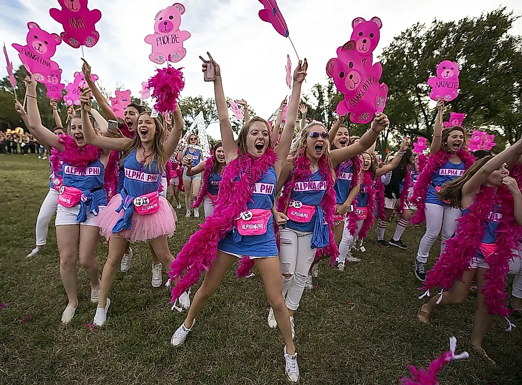 La verdad sobre las marcas y las hermandades universitarias: cómo RushTok se convirtió en el gran campo de pruebas de la publicidad en TikTok
