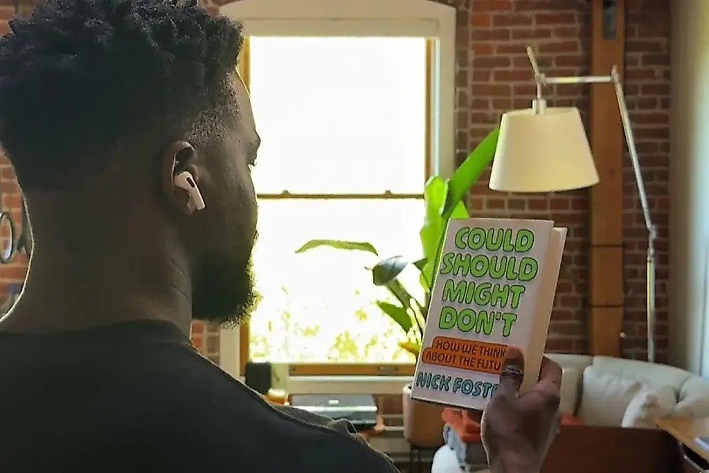 Apple muestra en un vídeo filtrado unos nuevos AirPods con cámara