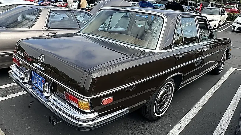 Mercedes-Benz 280S: lujo sobre ruedas de otra época