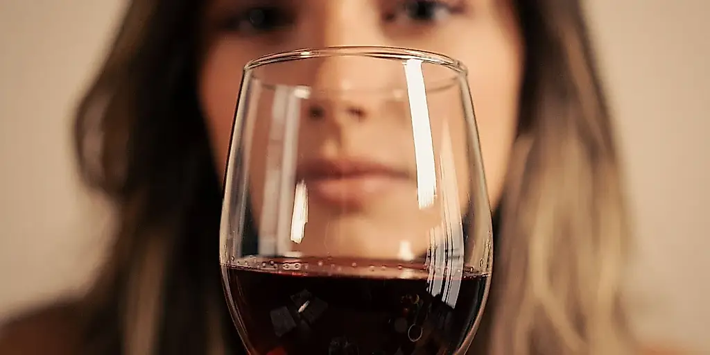 Estudio: cuántas personas inteligentes hay entre los amantes del vino