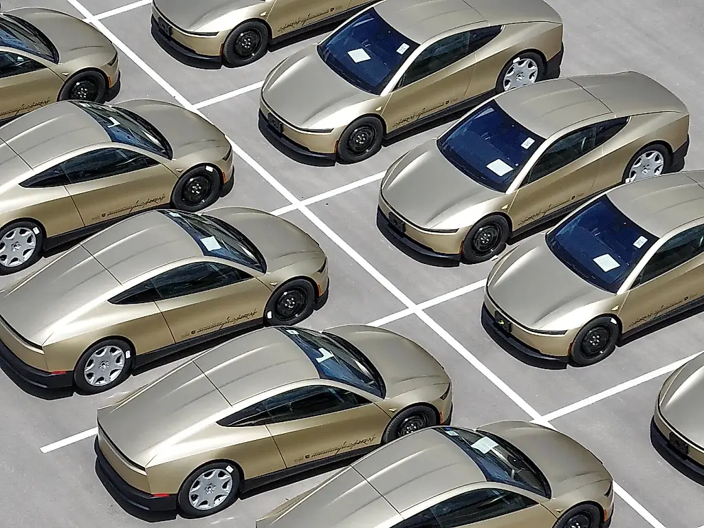 Tesla prepara el lanzamiento del Cybercab: entre el secretismo y la ambición