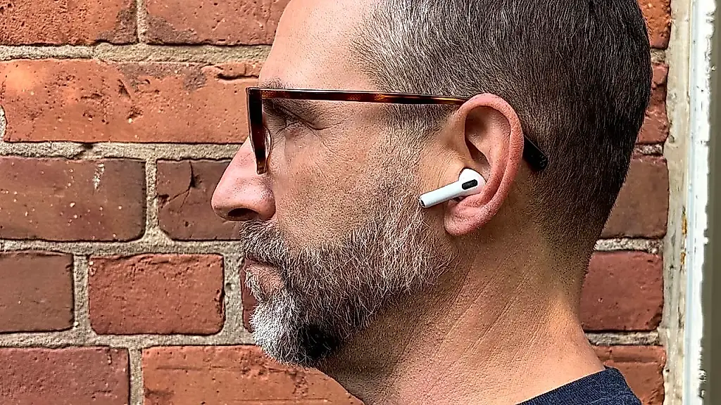 AirPods получат камеры: стоит ли паниковать?