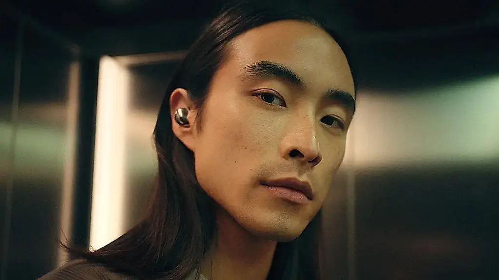 Auriculares Sennheiser con una carga irónica: los cargas, los tiras... ¿ya no hará falta?
