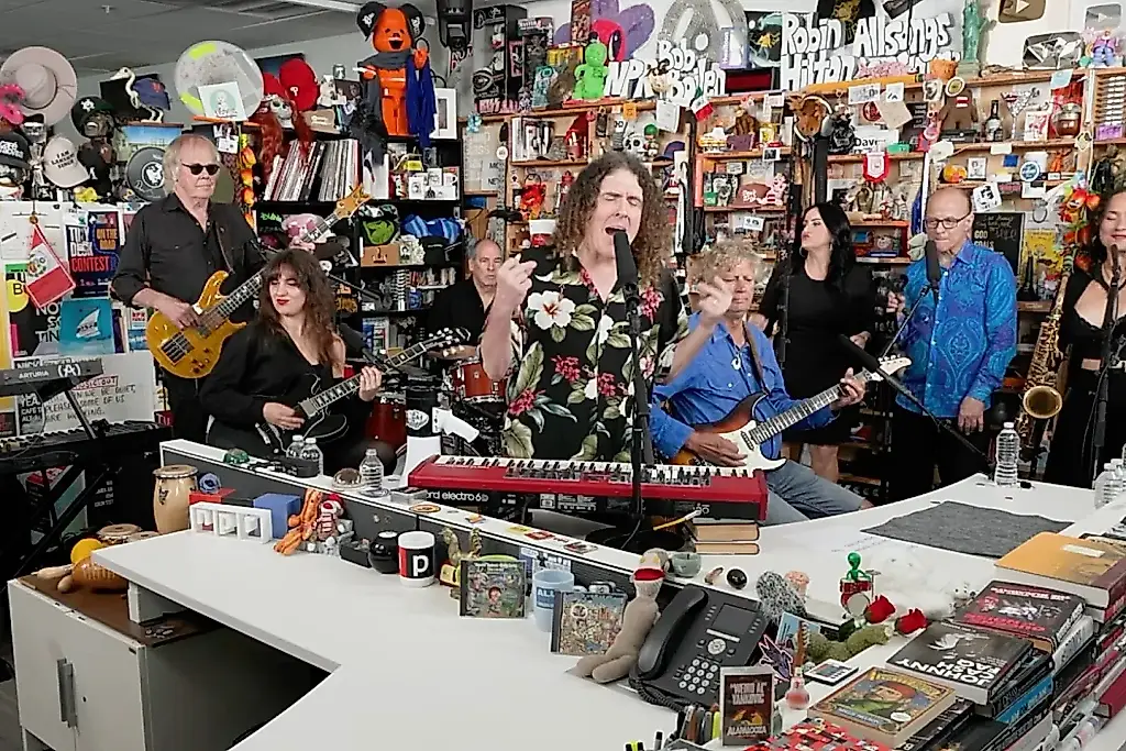 «Weird Al» Yankovic vuelve a Tiny Desk de NPR: un desfile de parodias y autoironía