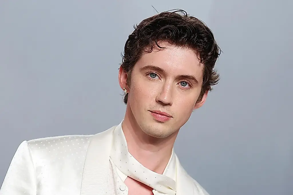 Troye Sivan: «Me siento más tranquilo con mujeres»