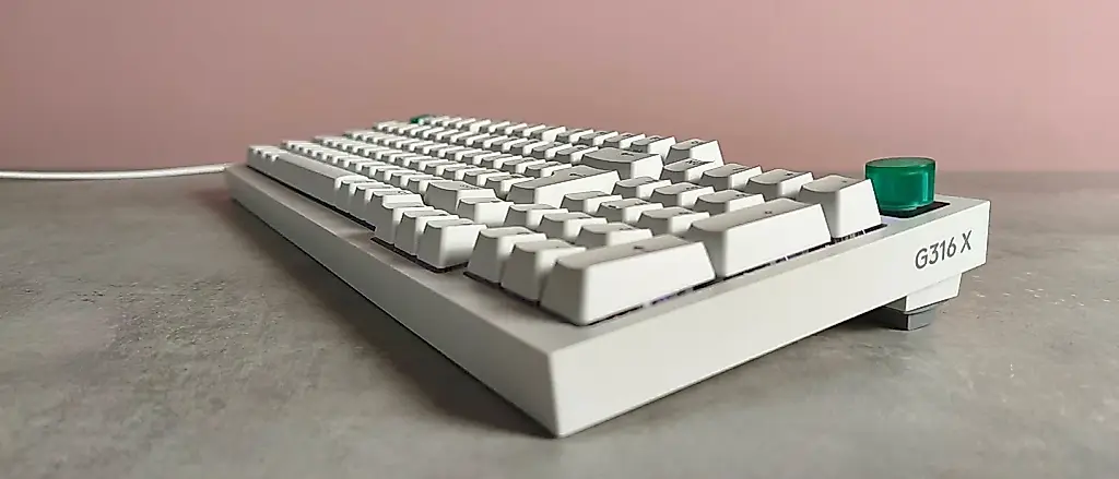 Logitech G316 X 98: mecánica ruidosa con una pantalla inútil