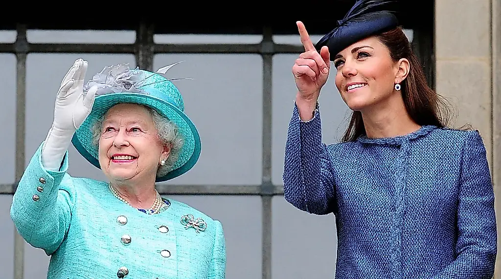 Kate aprende de la reina