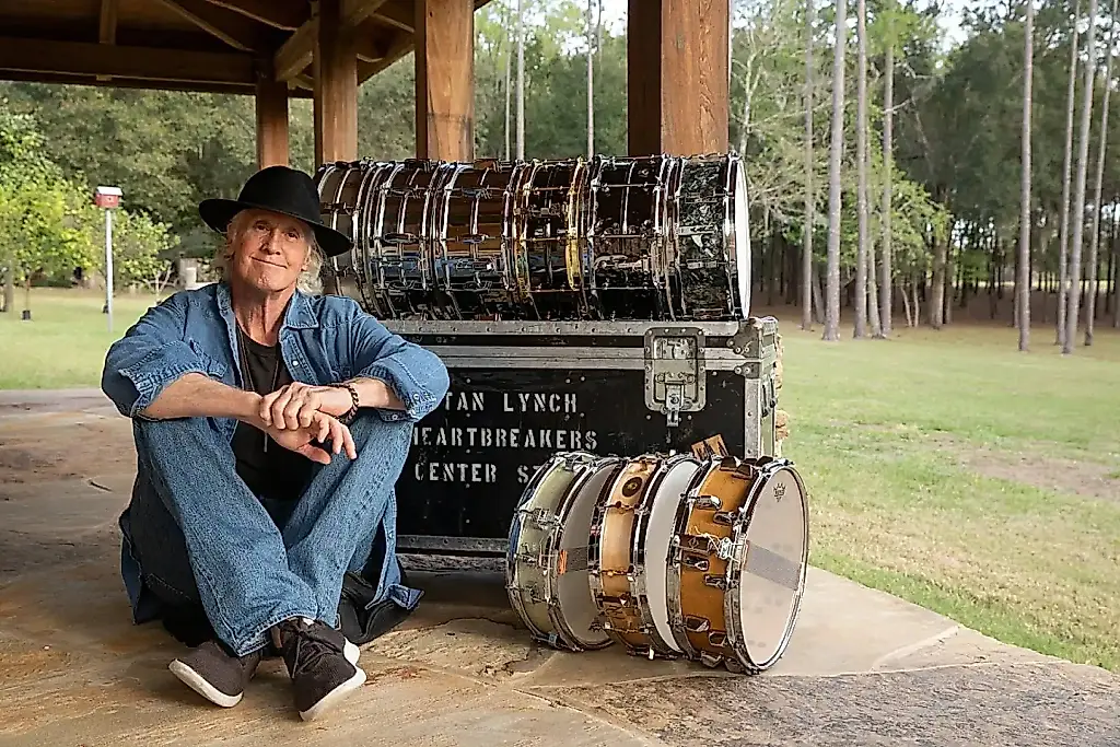 Stan Lynch dedica a Tom Petty la canción «High Flying Bird»