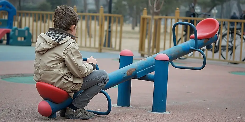 La soledad no salva: los niños aislados corren el riesgo de perder oportunidades educativas y laborales