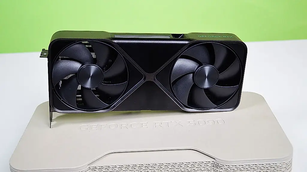 RTX 5090 под надзором