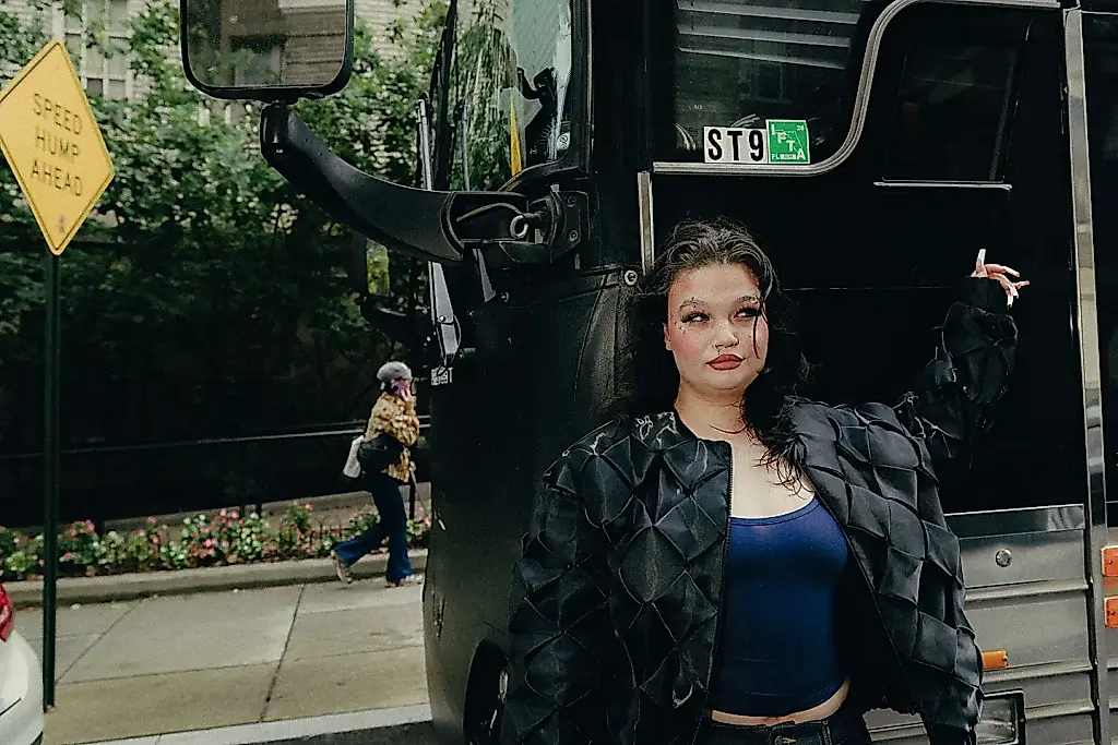 Lola Young se va de gira con «Everything Begins» por Norteamérica