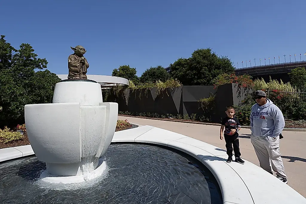 Museo a puerta cerrada: cercan la plaza pública del Lucas Museum