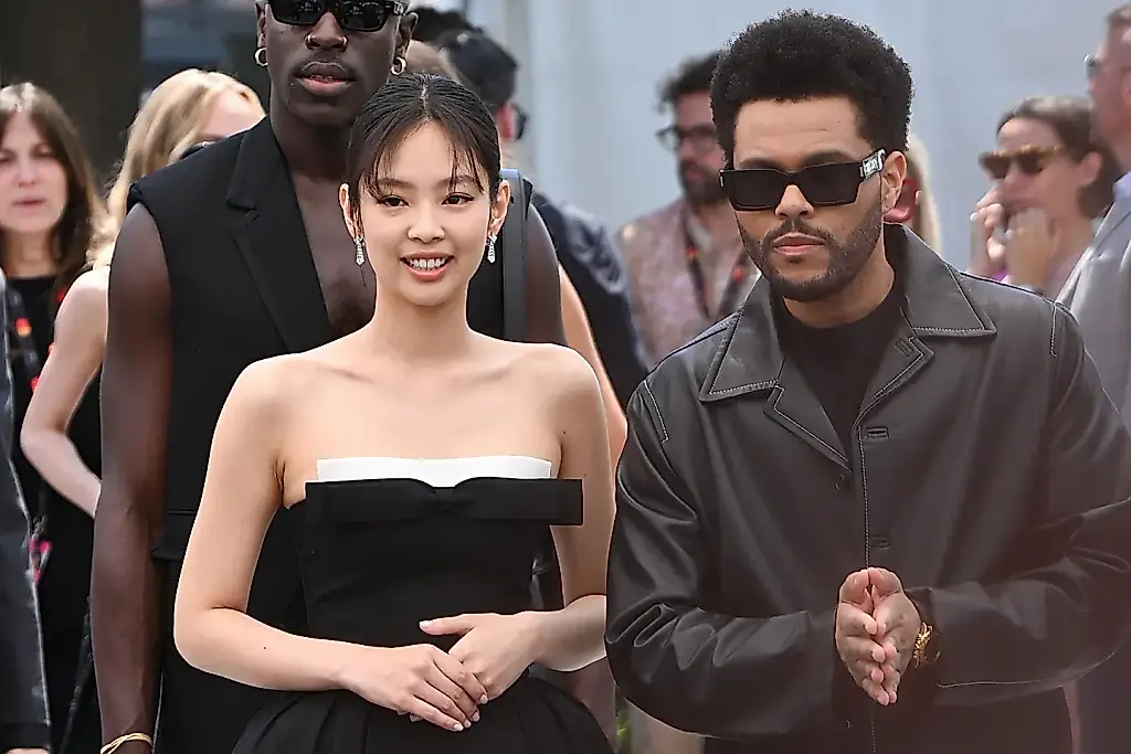 JENNIE y The Weeknd cantan «One of the Girls» en directo por primera vez