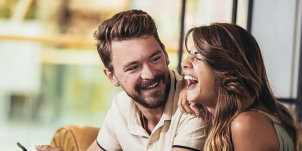 Felicidad por código postal: dónde las parejas son más felices que los solteros