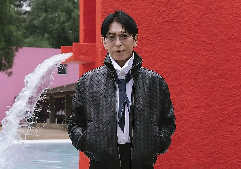 Ishigami recibe el premio Barragán, junto con la polémica que lo acompaña