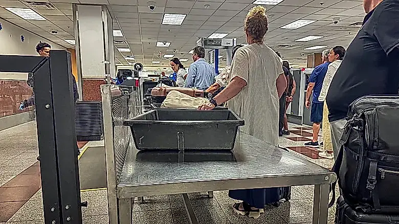 AirTag в чемодане: TSA разрешает, но батареи требуют уважения — фото 1
