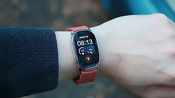 Fitbit Edge: el tracker que no te obliga a vivir pegado al móvil — foto 1