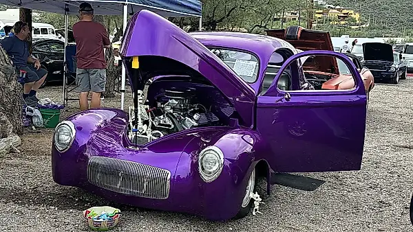 Cromo, donuts y un esqueleto bajo el capó: Cave Creek reunió a los amantes de los clásicos — foto 7