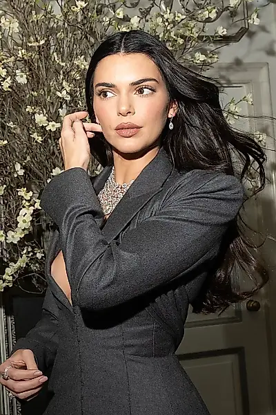 Las morenas toman las riendas del otoño: 15 tonos de cabello castaño oscuro — foto 3