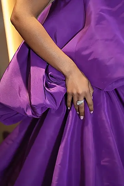 Naomi Ackie: aparición violeta con bolsillos — foto 8