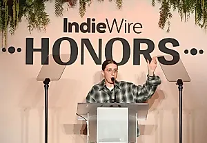 Награды IndieWire: как Робби Хоффман шутит о «непо-бэби» и сетует на отсутствие оплаты