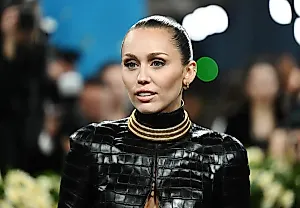 Возвращение на сцену: Майли Сайрус, Ханна Монтана и запрет на музыку