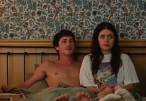 Трейлер к фильму 'О, привет!': Молли Гордон и Логан Лерман о странных отношениях
