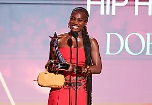 Рэпершa Doechii на BET Awards 2025: Война с ICE или как Трамп разгоняет протесты